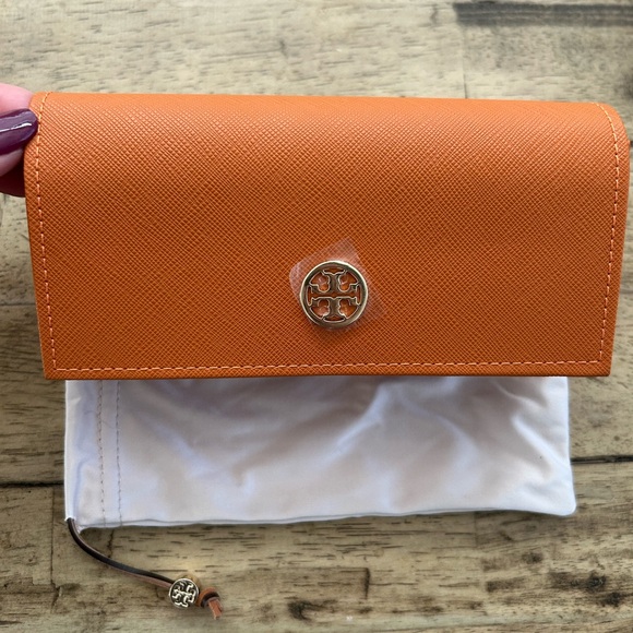 COPY - New Tory Burch Eyeglass Case with Fabric Pouch. - Picture 2 of 10